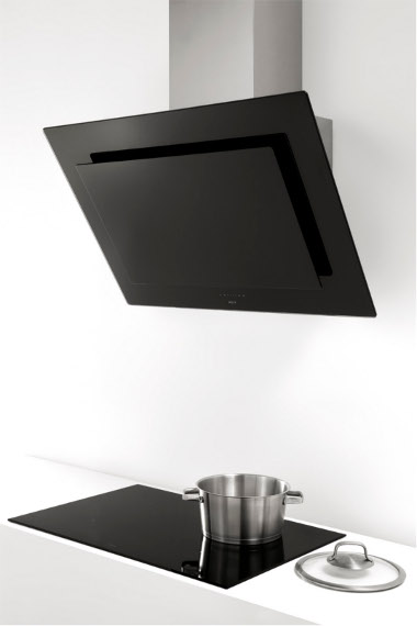 Inclined cooker hoods